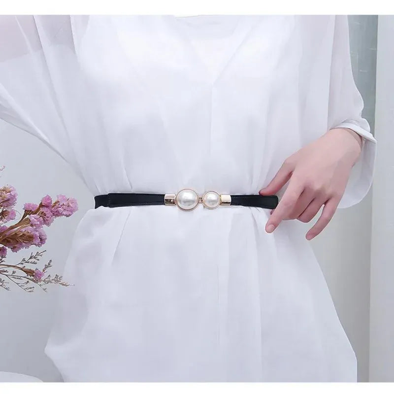 A slender waist belt for the dress, which can cinch the waist, exudes an elegant and retro charm. It features pearl double buckl CeinturesCuir