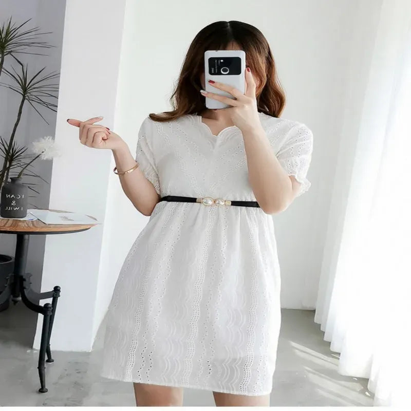 A slender waist belt for the dress, which can cinch the waist, exudes an elegant and retro charm. It features pearl double buckl CeinturesCuir