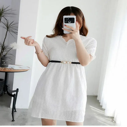 A slender waist belt for the dress, which can cinch the waist, exudes an elegant and retro charm. It features pearl double buckl CeinturesCuir